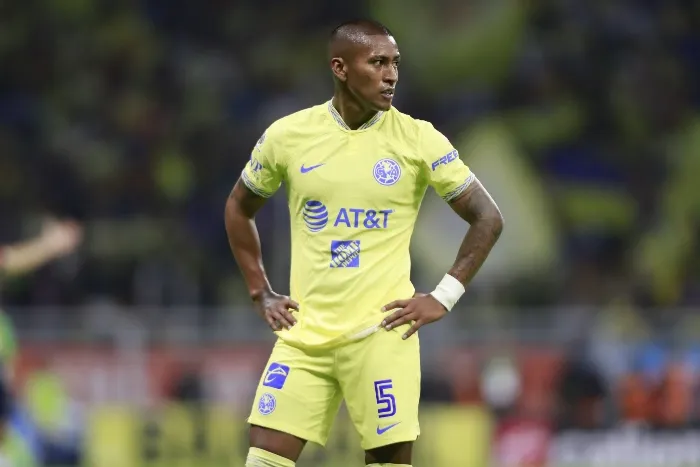 MEXSPORT Pedro Aquino al finalizar la Semifinal de Vuelta contra Chivas