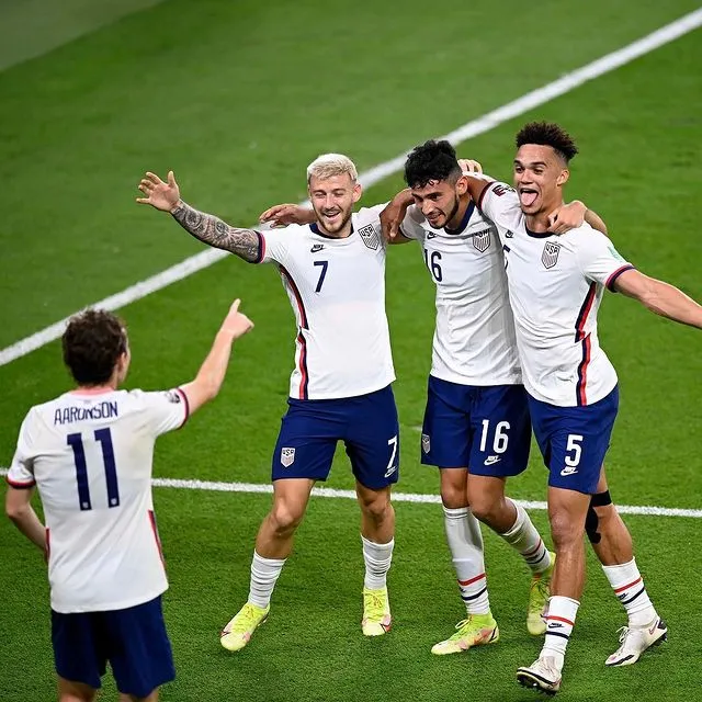 Ricardo Pepi celebrando un gol con EUA