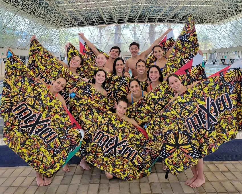 Equipo de Natación tras su éxito en competiciones de Egipto