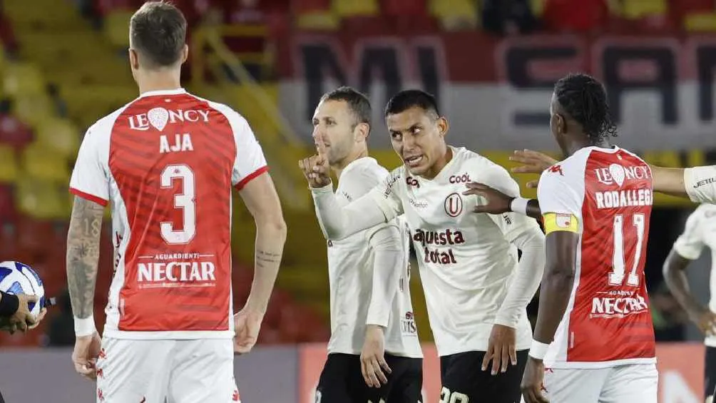 El delantero reclamó una vez que la jugada terminó