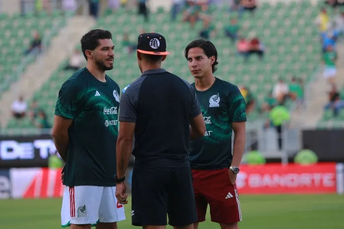 MEXSPORT Diego Lainez calentando en el México contra Guatemala