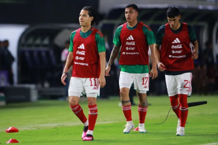 MEXSPORT Diego Lainez calentando en el México contra Guatemala