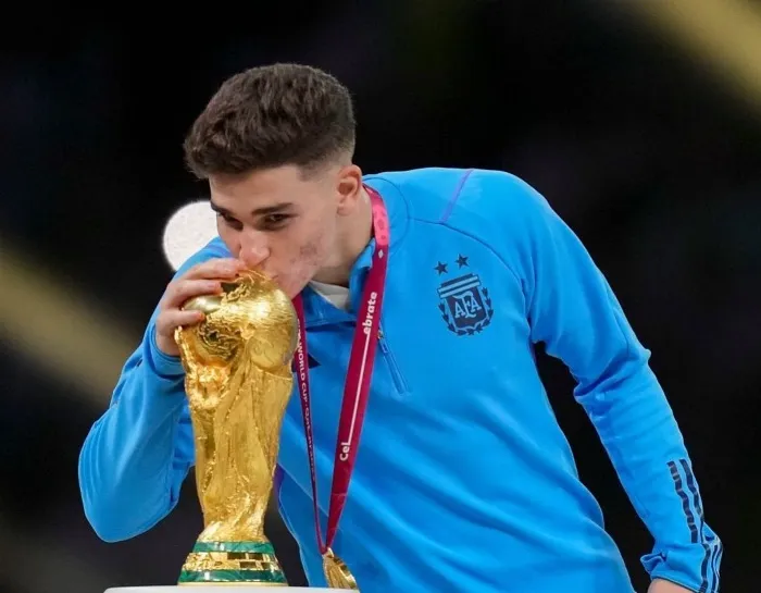INSTAGRAM @juliaanalvarez Julián Álvarez tras salir campeón de la Copa del Mundo