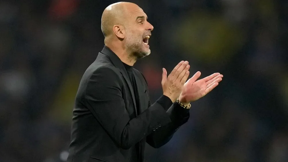 Pep Guardiola dirigiendo una Final de Champions