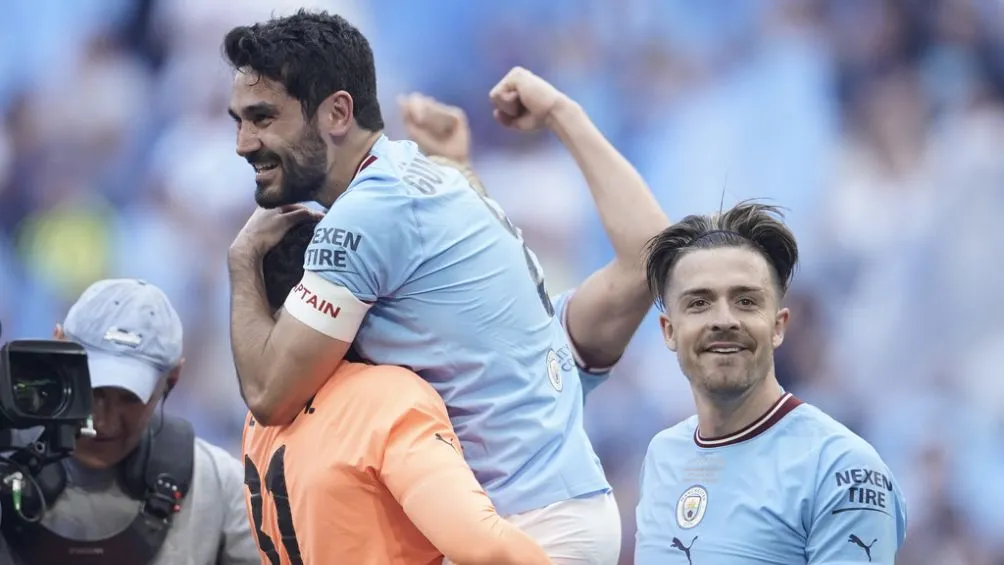 Gundogan celebra la FA Cup junto a Grealish y Ederson