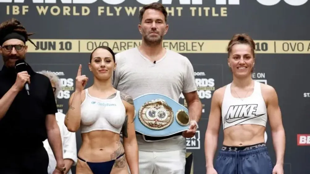 Cherneka durante la ceremonia de pesaje