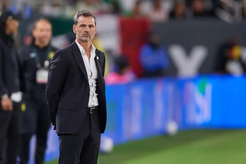 Cocca en el juego ante Camerún