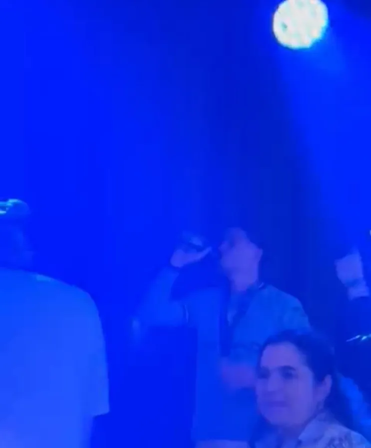 Jack Grealish festejando con su medalla puesta