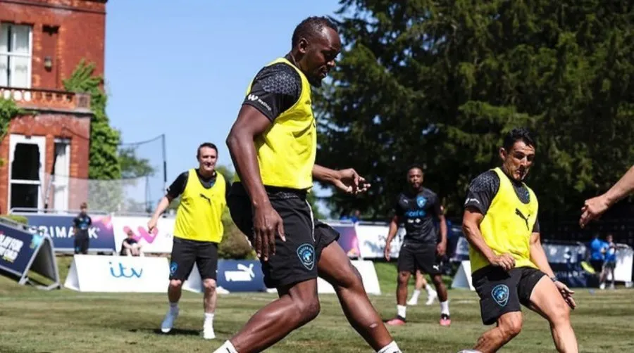 Usain Bolt entrenando futbol