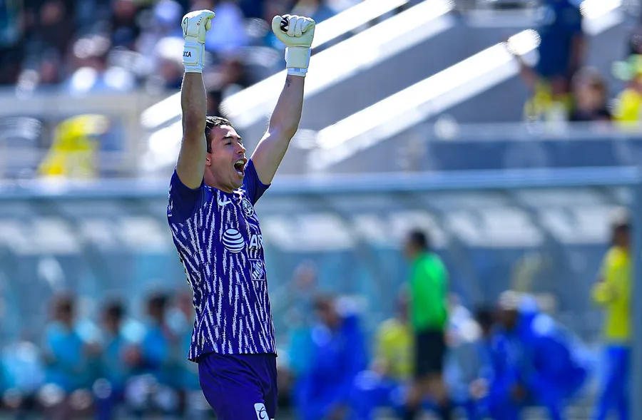 Óscar celebra gol de América en amistoso
