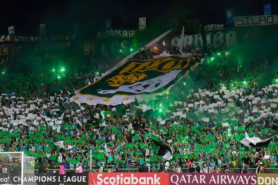 Afición de León en el Nou Camp