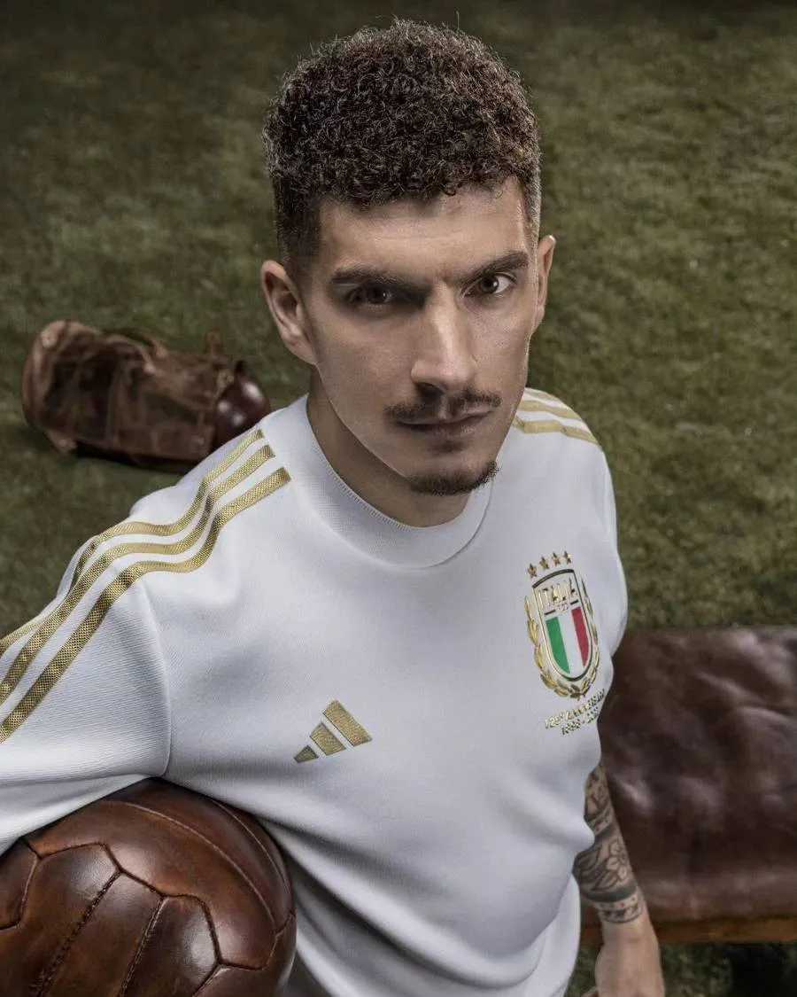 Italia se olvidó de su tradicional azul