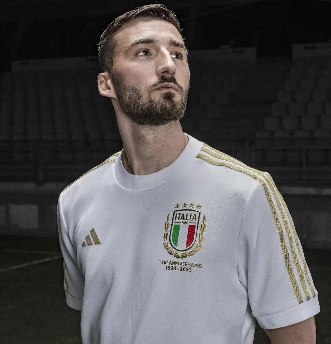 Italia estrenará jersey blanco