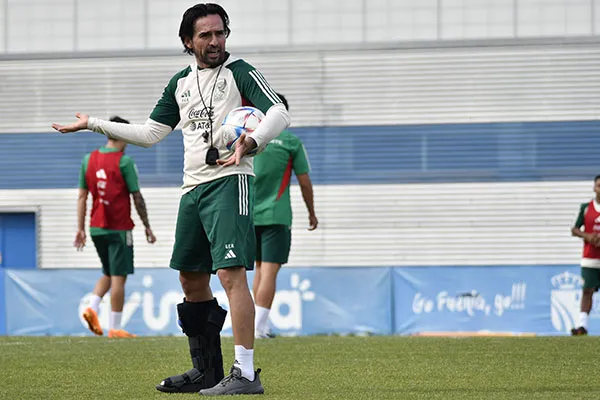 SELECCIÓN MEXICANA Gerardo Espinoza dirige el entrenamiento