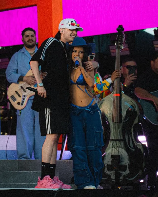 INSTAGRAM: @pesopluma Peso Pluma y Becky G en Coachella