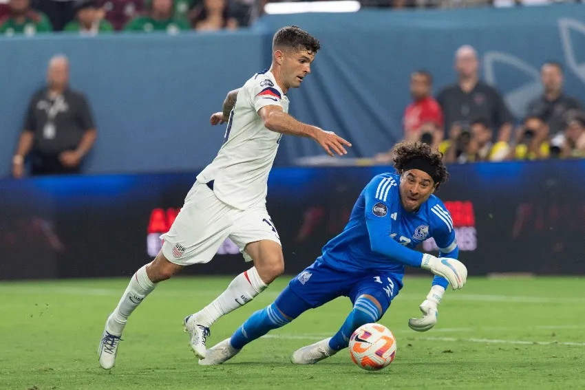 Memo Ochoa en el juego ante Estados Unidos