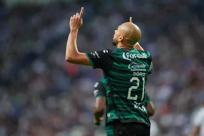 Matheus Dória durante el Monterrey contra Santos