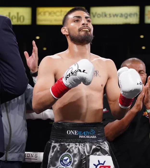 Carlos Ocampo durante una pelea