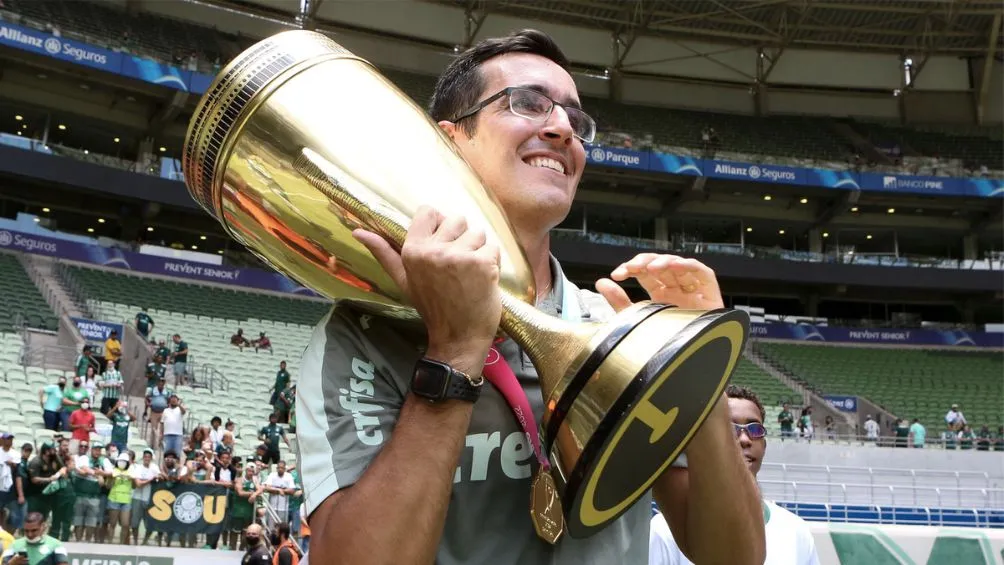 Victor Gomes levantando la 'copinha'