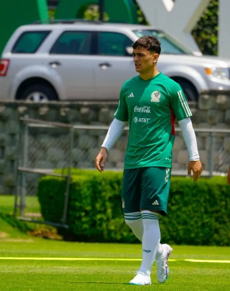 Luca Martínez en un entrenamiento con México