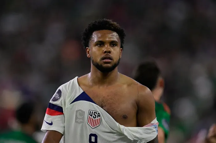 Weston McKennie en el partido ante México