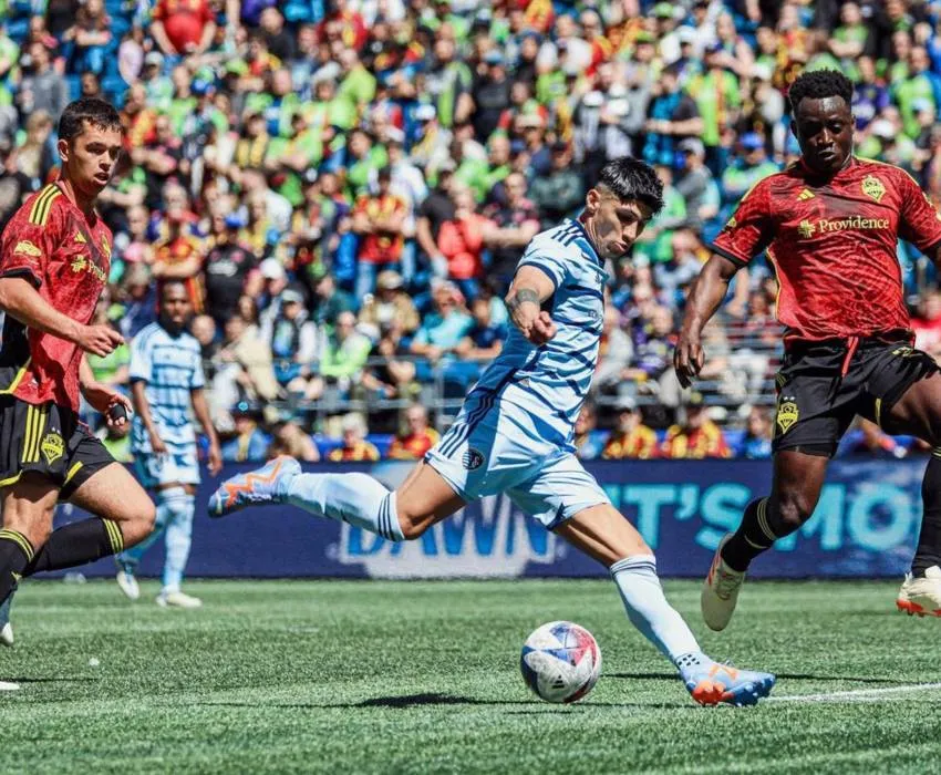 Alan Pulido un partido de Kansas City