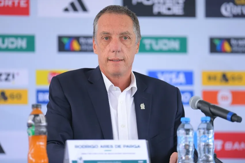 Ares de Parga, cesado del Tricolor