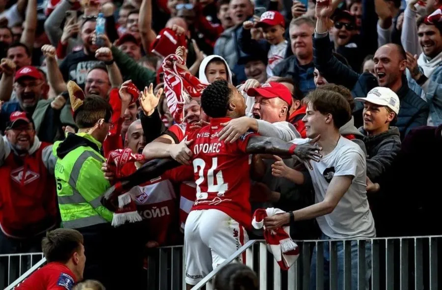 INSTAGRAM: @qpromes Quincy Promes festejando un gol
