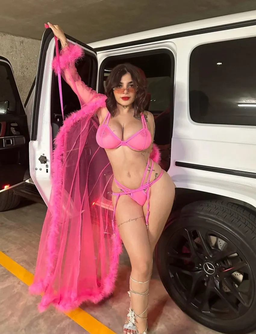Karely Ruiz en fotos para su Instagram