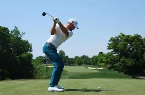 INSTAGRAM @wyndhamclark Wyndham jugando golf