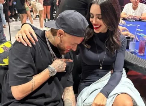 Neymar y Bruna demostrando su amor