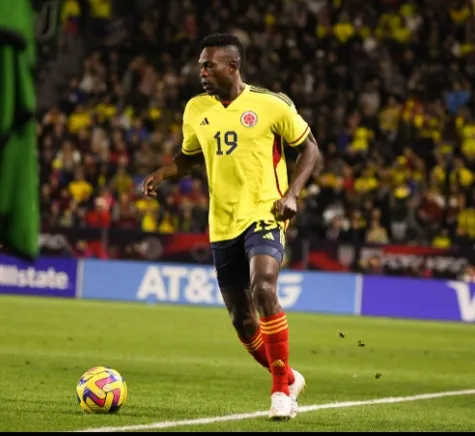 Instagram @diber_cambindo_ Cambindo en un partido con la Selección de Colombia