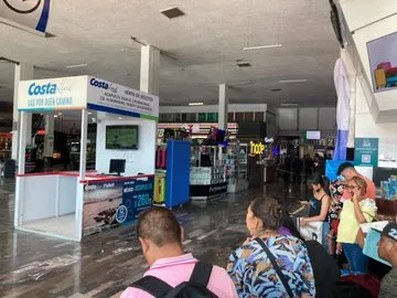 TWITTER: @SandovalVictor Pánico en Taxqueña por balacera