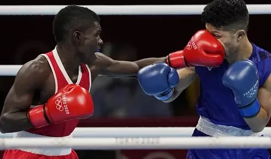 Ryomei Tanaka enfrentando a Yuberjen Martínez