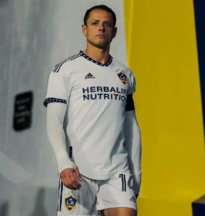 'Chicharito' vistiendo los colores del LA Galaxy