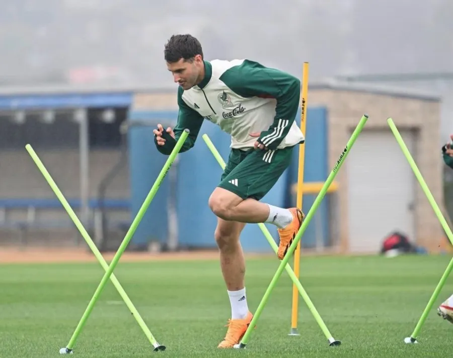 Santi Giménez con la Selección Mexicana