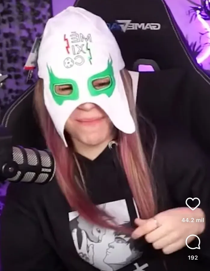 CAPTURA DE PANTALLA: INSTAGRAM- @miseleccionmx La Rivers con una máscara de luchador