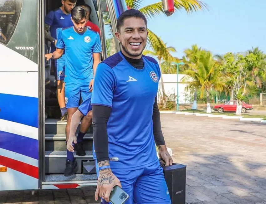 INSTAGRAM: @csalcedojr Titán Salcedo en un entrenamiento con Cruz Azul