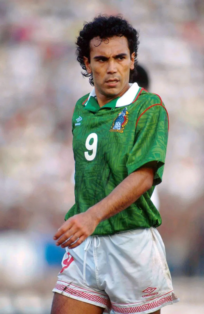 Hugo Sánchez cuando jugaba para el Tri