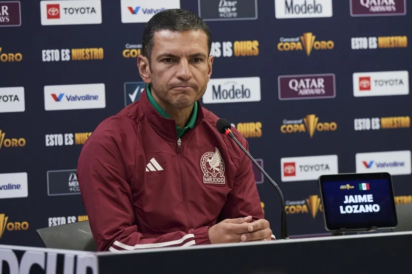 Jimmy Lozano en conferencia previo a la Copa Oro