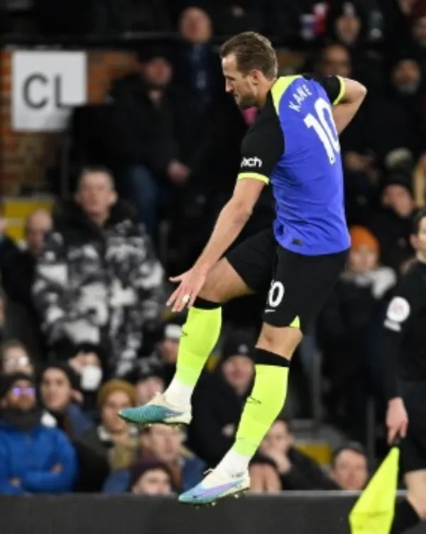 Kane anotando un gol con el Tottenham