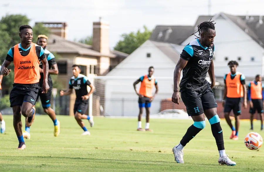 Alberth Elis en práctica