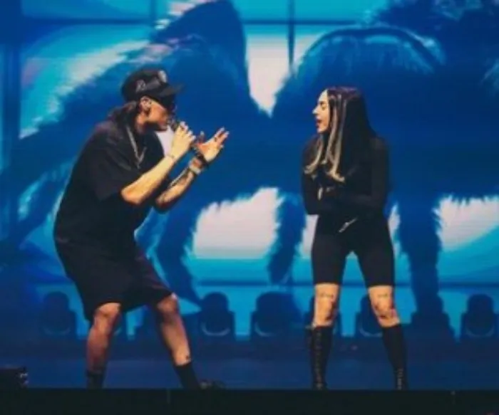 INSTAGRAM @pesopluma Peso Pluma y Nicki Nicole durante su concierto