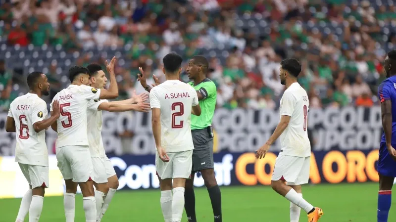 Qatar reclamándole al árbitro