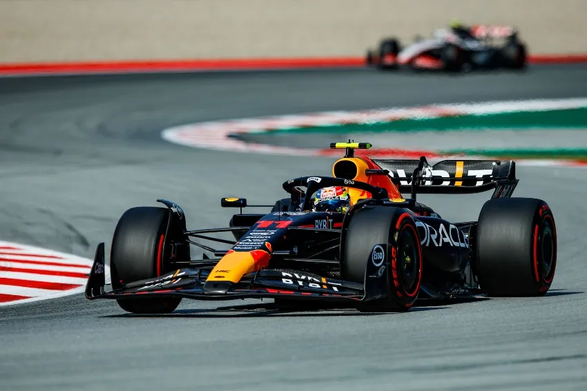 MEXSPORT Checo Pérez en un GP de la F1