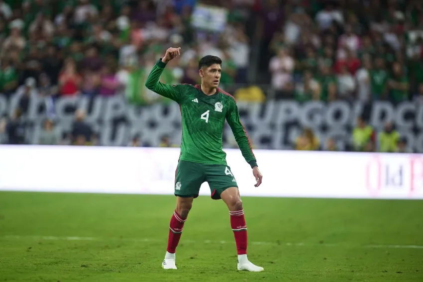 Edson Álvarez en el juego de México