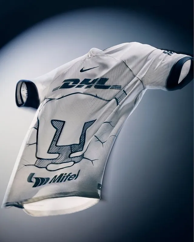 INSTAGRAM @Pumasmx Los universitarios innovaron en su playera de visita