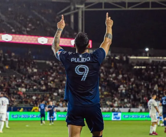 Alan Pulido definirá en los próximos días su futuro