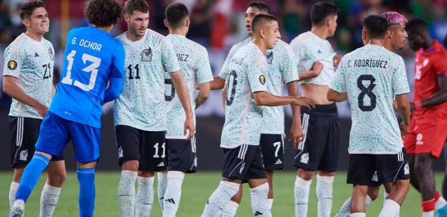 Jugadores del Tri festejan victoria