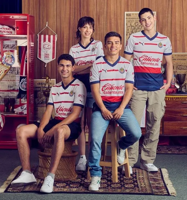 Nuevo uniforme de visita de Chivas